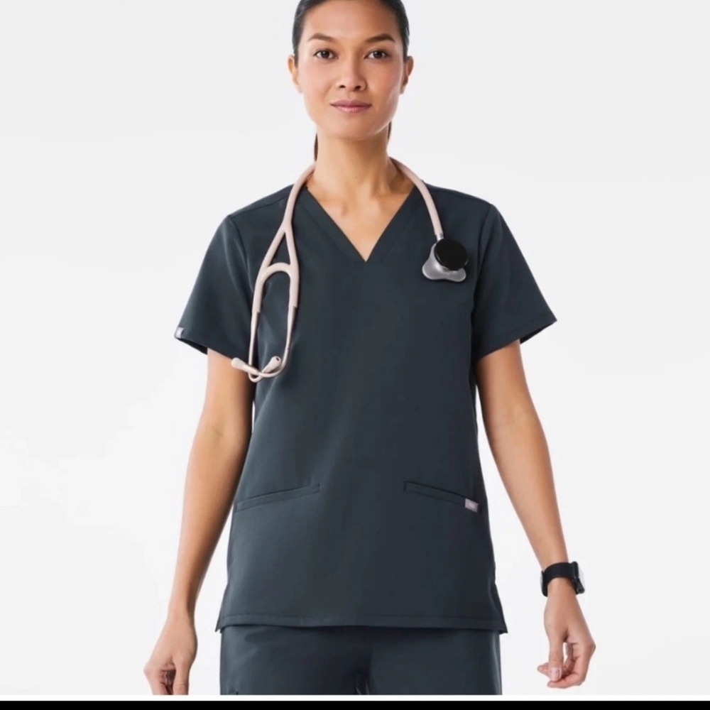 Figs Casma 3 Pocket Dark Harbor Scrub Top Medium NEW